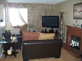 Luxurious 3 + 3 in quiet gated community in San Diego, CA (Photo 4 of 6)