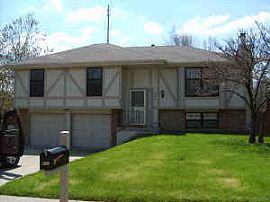 Clean Cozy Great Location in Blue Springs, MO