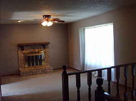 Clean Cozy Great Location in Blue Springs, MO (Photo 2 of 4)