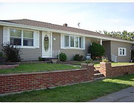 Spacious Family Ranch Home in Portsmouth, RI