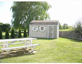Spacious Family Ranch Home in Portsmouth, RI (Photo 2 of 3)