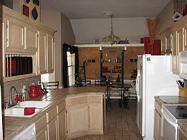 Outstanding Home, Great Schools, Pool in Edmond, OK (Photo 5 of 5)