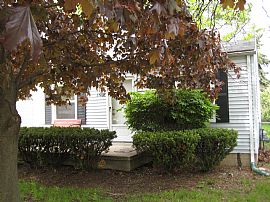 Well Maintained 2 Bedroom Livonia Home in Livonia, MI (Photo 2 of 2)