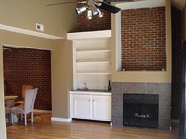 Uptown Charlotte Townhome For Rent in Charlotte, NC (Photo 2 of 6)