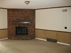 Great Quiet Clean Street-Lease Purchase in Memphis, TN (Photo 2 of 4)