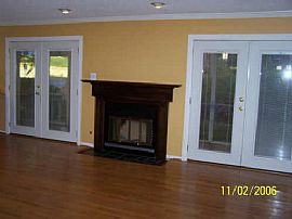 END UNIT CONDO IN SWIM/TENNIS! in Smyrna, GA (Photo 2 of 6)