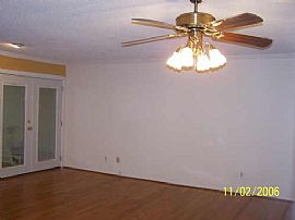 END UNIT CONDO IN SWIM/TENNIS! in Smyrna, GA (Photo 4 of 6)