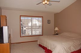 $1250 2BR, 2.5BA Shakopee Townhome - Newly Remodeled Kitchen in Shakopee, MN (Photo 3 of 6)
