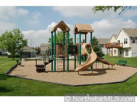 $1250 2BR, 2.5BA Shakopee Townhome - Newly Remodeled Kitchen in Shakopee, MN (Photo 6 of 6)