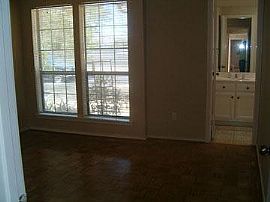 3/2 Centrally Located in North  Dallas in Dallas, TX (Photo 4 of 6)