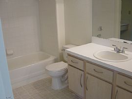 One Bedroom One Bath Third Floor Condo in Orlando, FL (Photo 6 of 6)