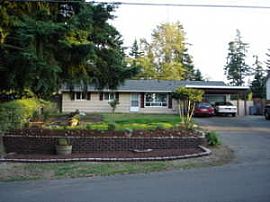 Great family home near schools, parks and beach in Federal Way, WA