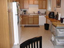 Great family home near schools, parks and beach in Federal Way, WA (Photo 2 of 4)