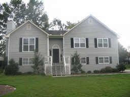 SPLIT LEVEL HOME W/BONUS RM! in Austell, GA