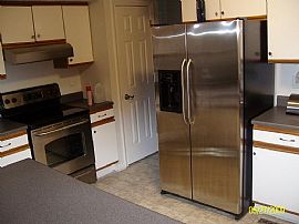 4BR, 2.5 Bath, Beautiful Contemporary in Nice Neighborhood in Lake Monticello, VA (Photo 4 of 4)