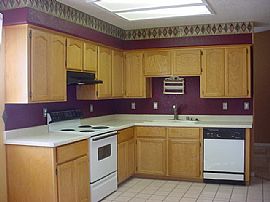 MOVE-IN Ready! Large bedrooms - plenty of storage in Apache Junction, AZ (Photo 3 of 5)