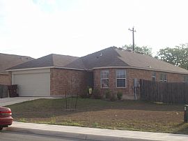 Great Home Friendly Neighborhood 3 bed 2/bath w/study  in Boerne, TX (Photo 2 of 6)