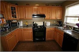 5 Bedroom 3 1/2 baths (Single Family Available July 2009) in Bridgeport, CT (Photo 2 of 4)