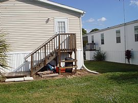 2bd/2bth furnished mfg. home canal front in Venice, FL (Photo 5 of 6)