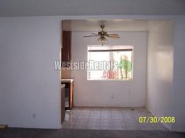 Move In Special - 4 Unit Quiet Building in Los Angeles, CA (Photo 2 of 4)