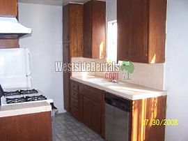 Move In Special - 4 Unit Quiet Building in Los Angeles, CA (Photo 3 of 4)