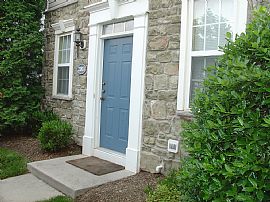 2br Beautiful 3 level end unit townhouse Condo gated community  in Ashburn, VA