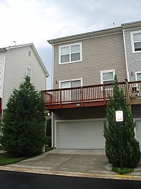 2br Beautiful 3 level end unit townhouse Condo gated community  in Ashburn, VA (Photo 2 of 5)