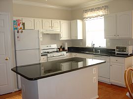 2br Beautiful 3 level end unit townhouse Condo gated community  in Ashburn, VA (Photo 4 of 5)