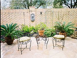 Immaculate 3 Bedroom Property/Pretty           in Pearland, TX (Photo 4 of 6)