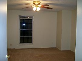 Spacious three bedroom Townhome in Colorado Springs, CO (Photo 4 of 5)