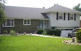 3 Bedroom House Close to train and bus to NYC in West Orange, NJ