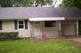 3 bedroom 2 bath single family house in Falls Church, VA (Photo 2 of 6)