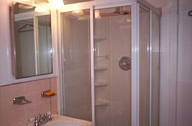 3 bedroom 2 bath single family house in Falls Church, VA (Photo 3 of 6)