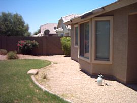 Beautiful Model home: 3bd/2ba + den in Surprise, AZ
