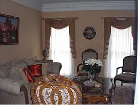 Gorgeous Traditional Home, Nearby Schools, Min. 1 Year Lease in Louisville, KY (Photo 3 of 6)