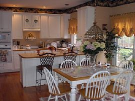 Gorgeous Traditional Home, Nearby Schools, Min. 1 Year Lease in Louisville, KY (Photo 5 of 6)