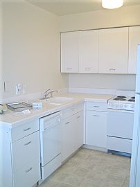 Gorgeous 2 bed/2 bath with amazing views! in Portland, OR (Photo 3 of 6)