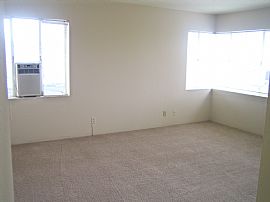 Gorgeous 2 bed/2 bath with amazing views! in Portland, OR (Photo 4 of 6)