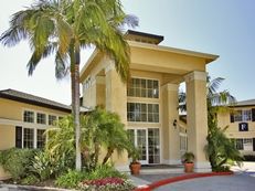 2 bed apartment - save $500/month for 2 months! Great Location! in Costa Mesa, CA (Photo 2 of 4)