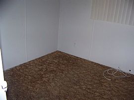 2 bed 1 bath senior area in Hemet, CA (Photo 3 of 6)