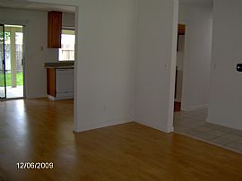 4bd 2ba 2-car garage nice home  in Sacramento, CA (Photo 3 of 6)