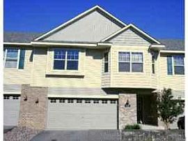 Beautiful 3 level, 3 bedroom 2 3/4 bath townhome in Woodbury, MN