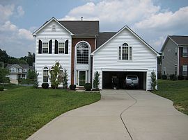Spacious 4 BR / 2.5 Bath -Great School District               in Concord, NC