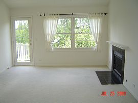 Spacious and Luxury Modern 3 Bedrooms 2 Baths Townhome  in Buffalo Grove, IL (Photo 2 of 5)