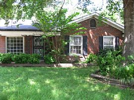 3 Bedroom, 3 Bath, jet tub, 2 Car garage in Memphis, TN