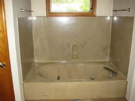 3 Bedroom, 3 Bath, jet tub, 2 Car garage in Memphis, TN (Photo 4 of 6)