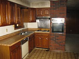 3 Bedroom, 3 Bath, jet tub, 2 Car garage in Memphis, TN (Photo 5 of 6)