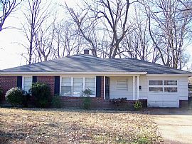 Lease/Purchase 3 BR, extra den,Big shaded Backyard in Memphis, TN