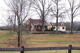 Large Farm House on 10.5 Acres in Buena Vista, TN (Photo 2 of 3)