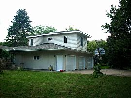 For Rent - Large Walk-out Rambler, New Carpet, Paint, etc. in Vadnais Heights, MN (Photo 2 of 6)